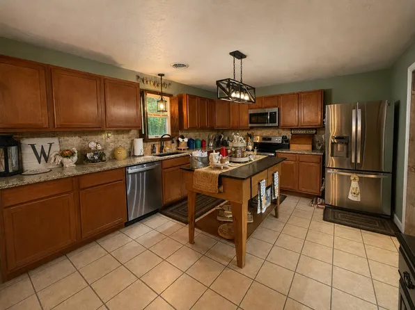 137 Winesap Ln, Daniels, WV 25832