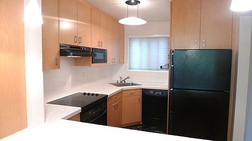2nd image of 2077 Jackson St APT 104