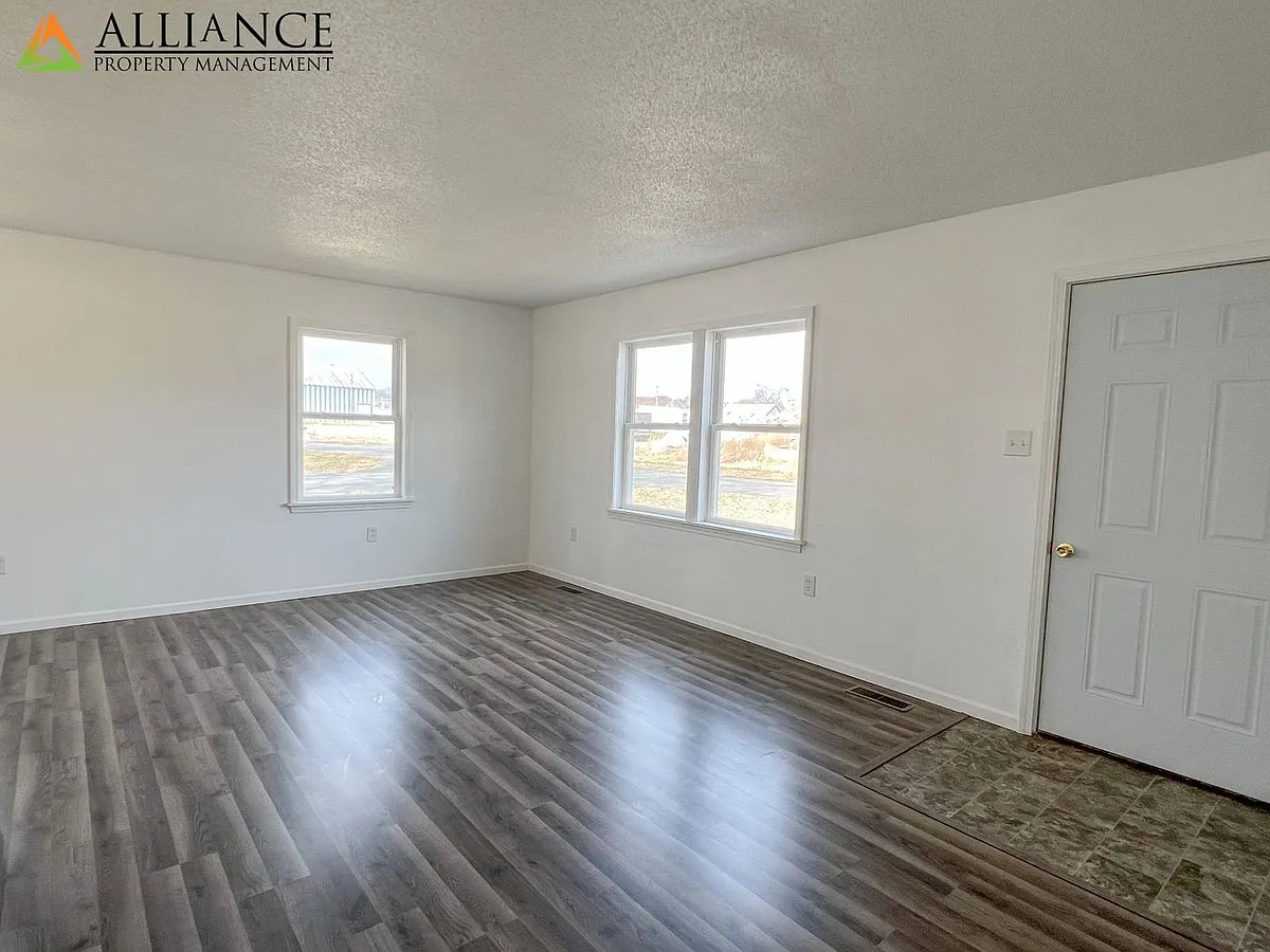 Building Photo - 308A Pine St