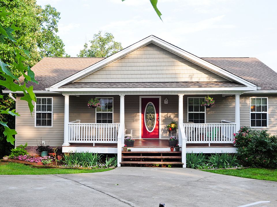 1st image of 219 Crescent Dr SE