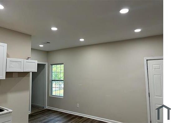 Building Photo 3