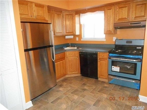 3rd image of 135 Moriches Ave
