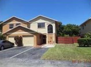 371 NW 103rd Ter, Pembroke Pines, FL 33026