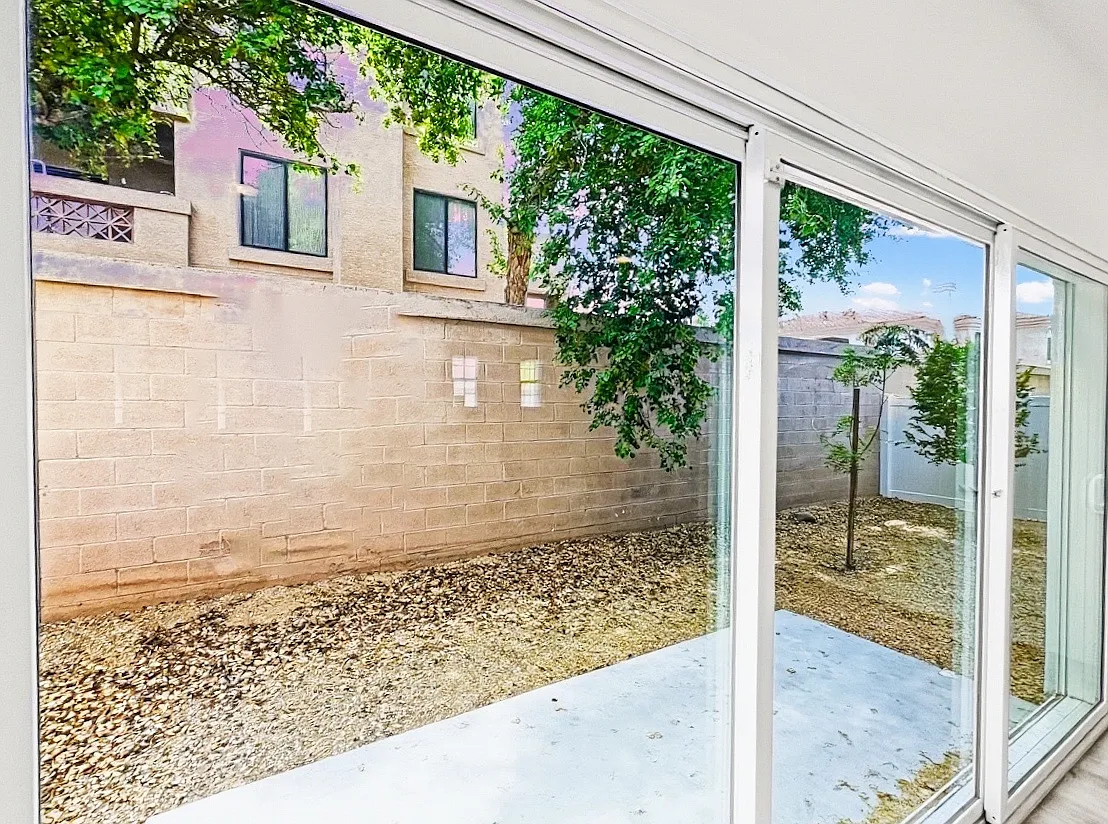 3 bed, 2.5 bath, 1736 sqft, $2,395 — Photo 3