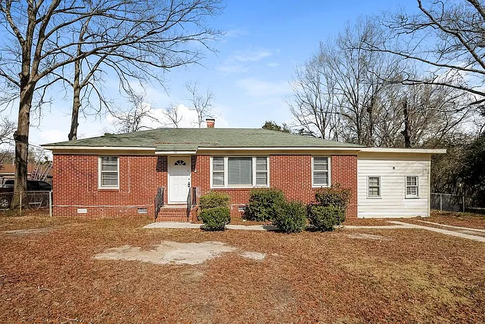 3 bed, 1.0 bath, 1177 sqft, $1,845 — Photo 1