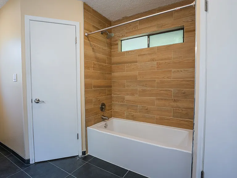 9914 Ardash Ln — Photo 4