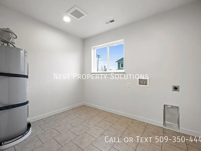 215 S 1st St #4 — Photo 8