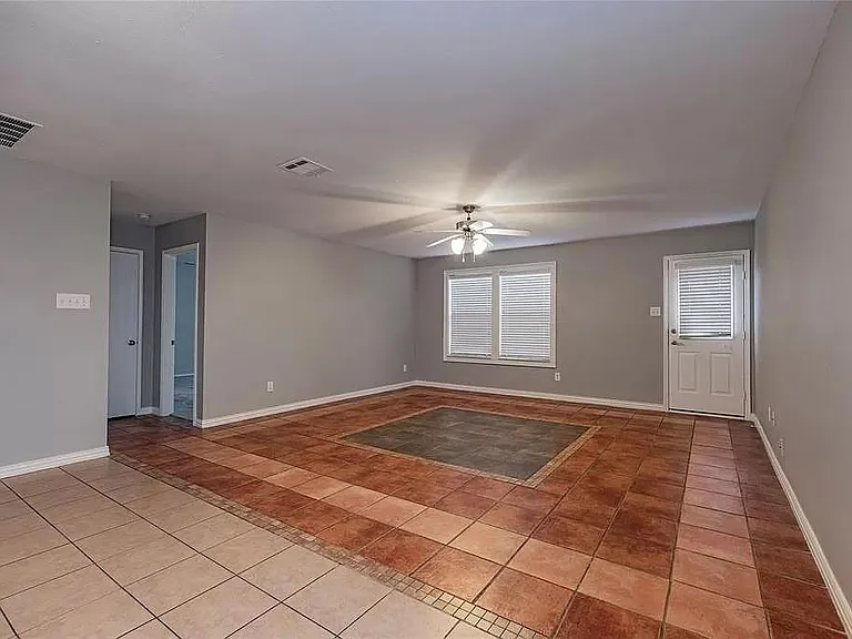 1208 Angelina Dr — Photo 3