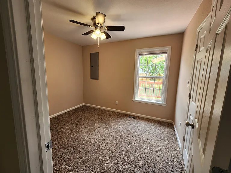 4114 Macarthur Dr — Photo 5