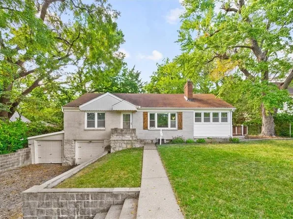 8404 Metcalf Ave, Overland Park, KS 66212