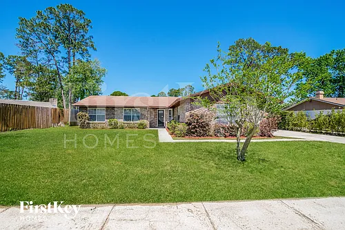 1746 Cinnamon Dr Photo 1