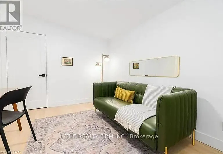 304 Oxford St E #3 — Photo 12