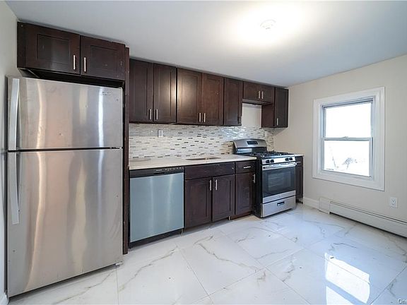 3rd image of 134 Depew Ave #B