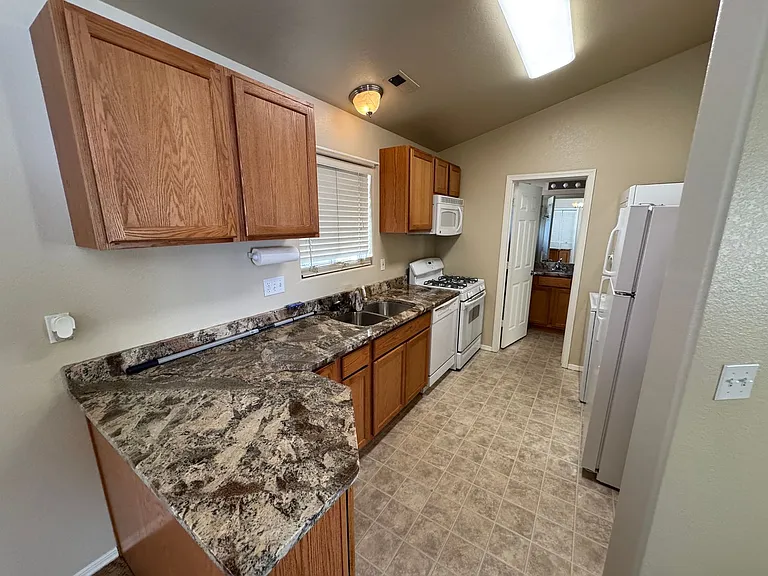 2926 Main St #B — Photo 6