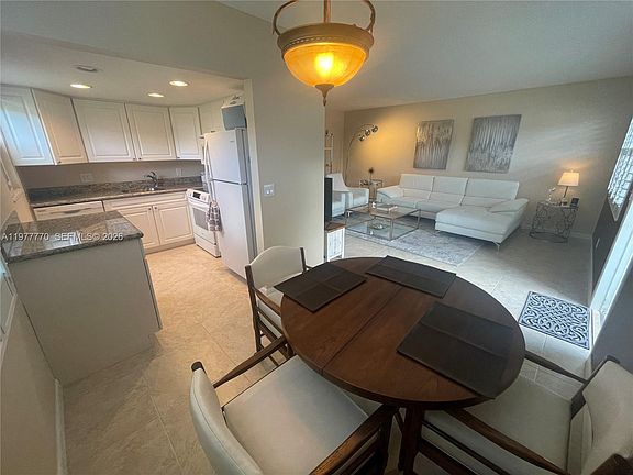 5th image of 145 Newport Ct #145-J