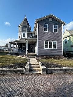 2nd image of 516 E 3rd St