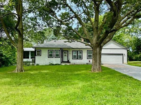 562 N Pleasant Hill Blvd, Pleasant Hill, IA 50327