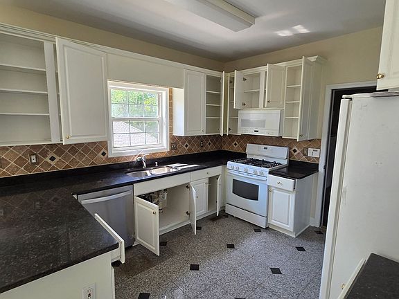 2nd image of 6015 Fords Lake Ct NW
