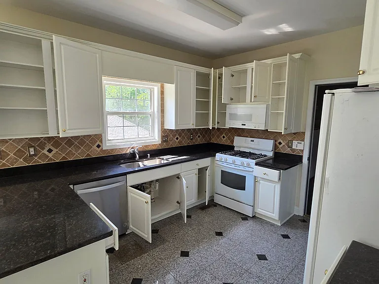 6015 Fords Lake Ct NW — Photo 2