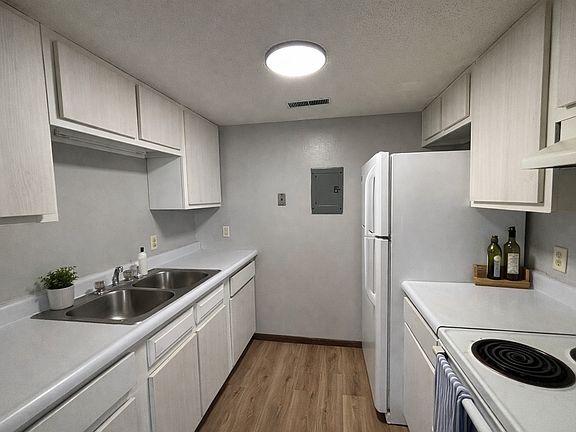 4th image of 3749 W 9th St APT 1
