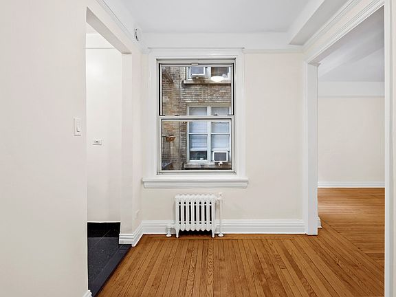 5th image of 25 E 10th St
