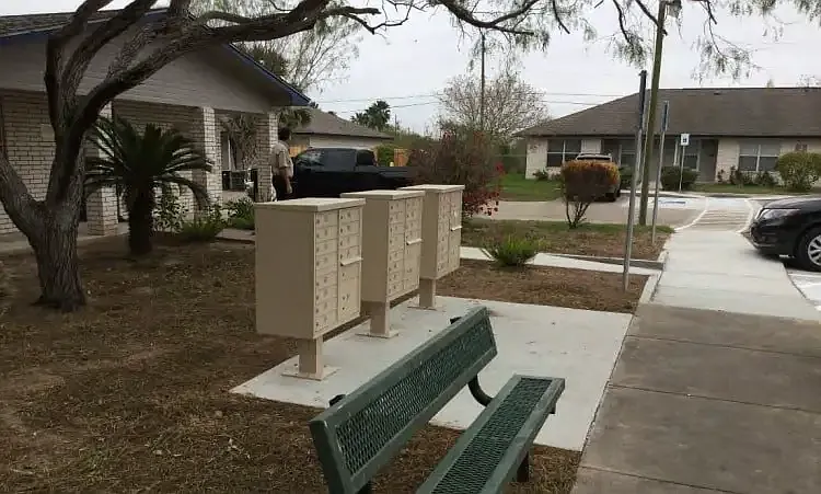 402 Hinojosa Dr — Photo 6