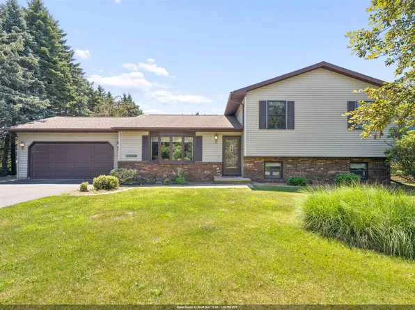 4085 Leonard Point Rd, Oshkosh, WI 54904