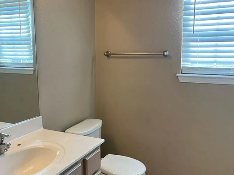 101 Amazon Dr — Photo 23