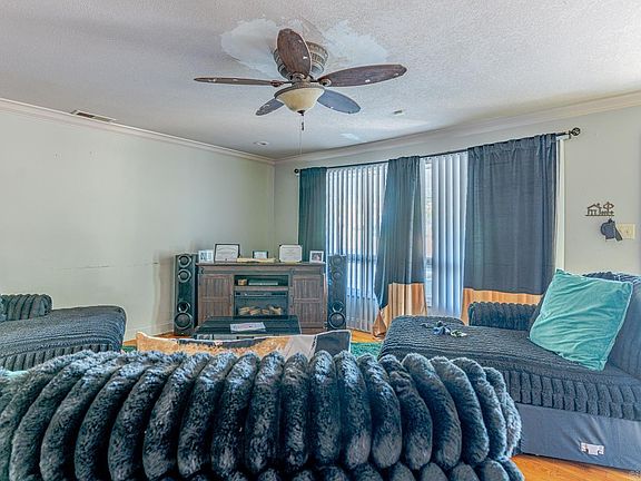 3rd image of 513 W Thomas Ave