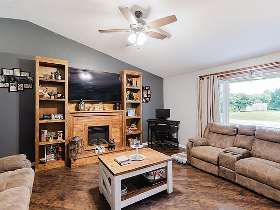 5th image of 1303 Hazel Ln