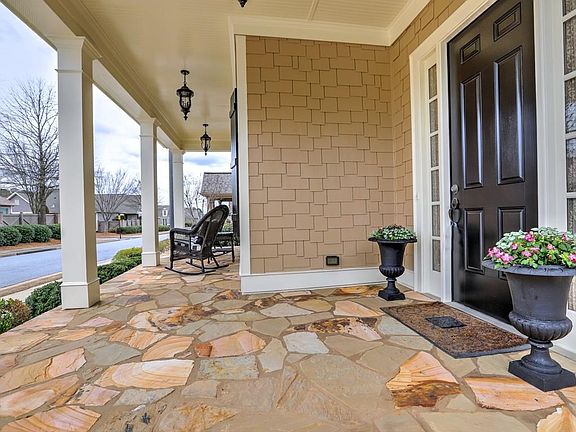 3rd image of 279 Somerset Cir
