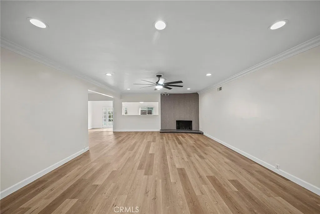 5 bed, 2400 sqft, $6,249 — Photo 4