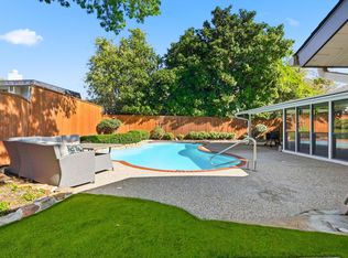 2813 Raintree Dr, Carrollton, TX 75006