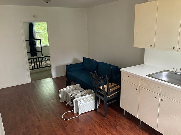 3rd image of 679 6th Ave #2