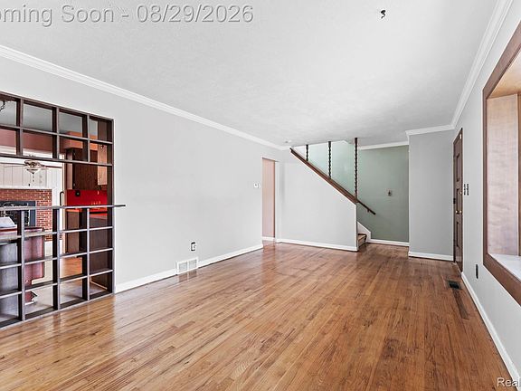 4th image of 25839 Fairgrove St