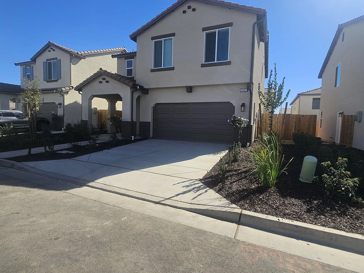 4 bed, 2.5 bath, 2814 sqft, $2,700 — Photo 2