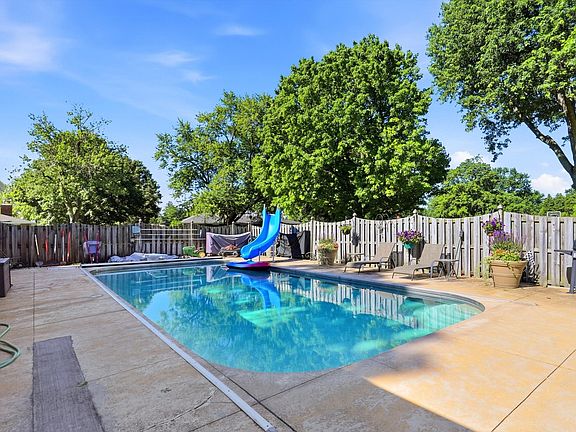 3rd image of 7546 Dianna Dr