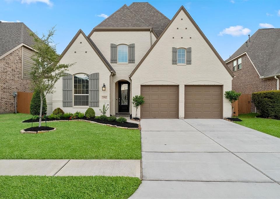 Welcome home to 27962 Arden Trails in the lovely neighborhood of Harmony. Painted brick exterior, wooden shutters and lush landscaping add to the charm and beauty of this home.