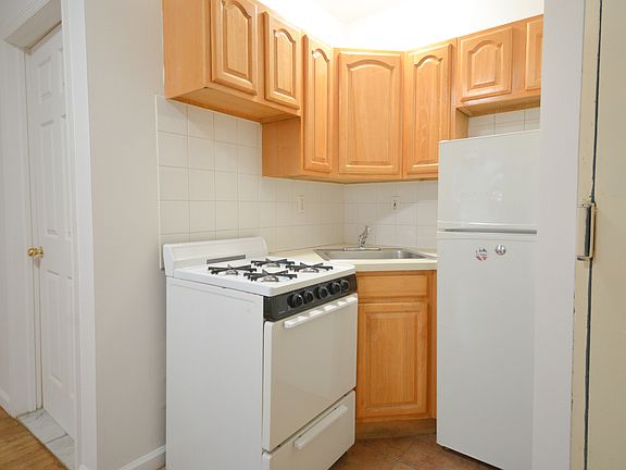 2nd image of 186 Orchard St #4F