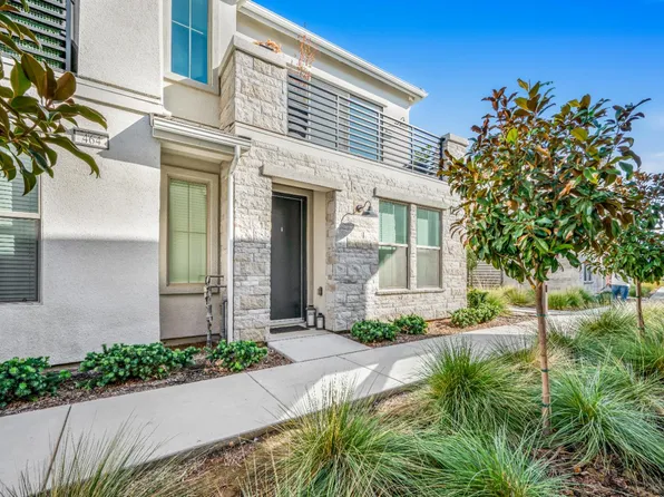 460 W Balsam Ln, Clovis, CA 93611