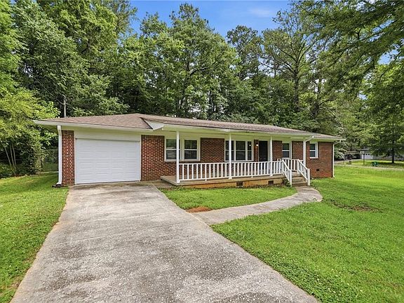 3rd image of 2463 Montezuma Cir