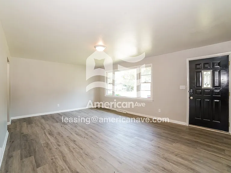 1269649_003_living_room_13833247.jpg