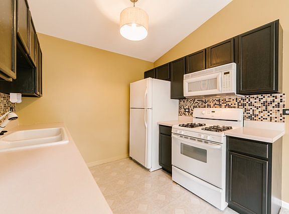 5th image of 1301 N Red Oak Cir Unit 4