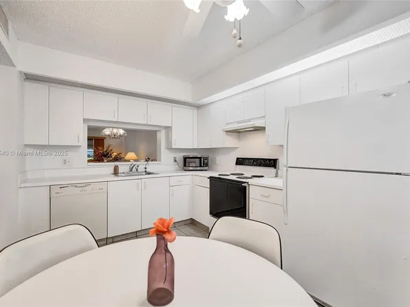 800 SW 137th Ave APT 102G, Pembroke Pines, FL 33027