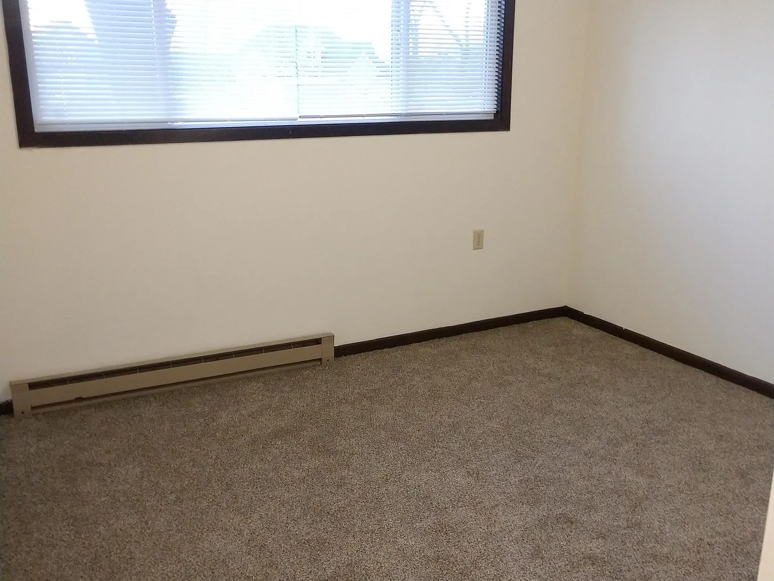 Rolling Hills Apartments - 2 — Photo 4