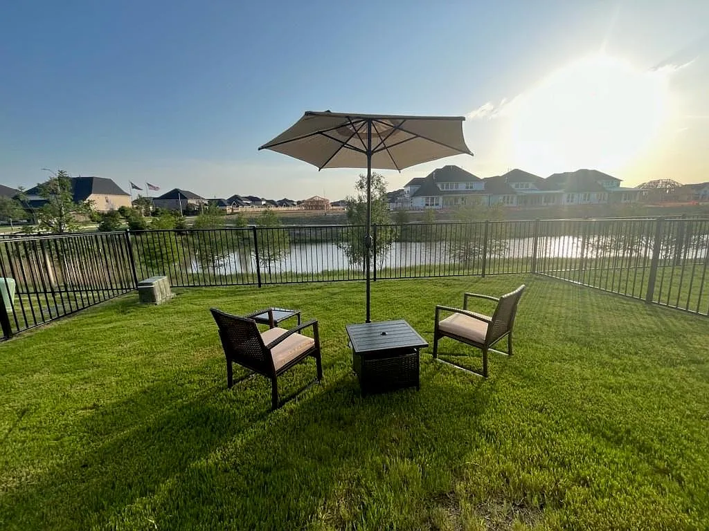 3 bed, 2.5 bath, 1897 sqft, $2,295 — Photo 1