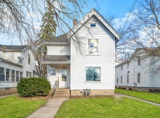 922 Wright St, Oshkosh, WI 54901