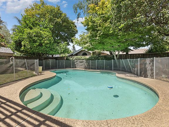 2nd image of 3821 Moultrie Dr