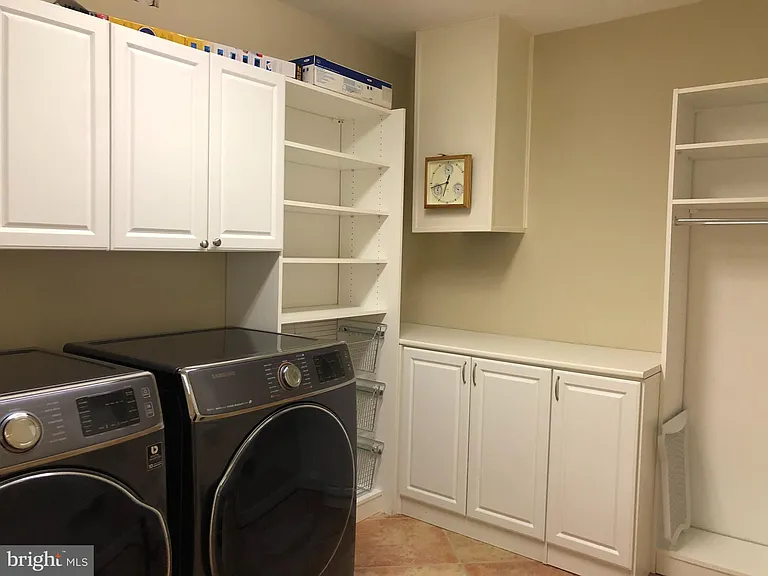 2138 Patrick Henry Dr — Photo 35