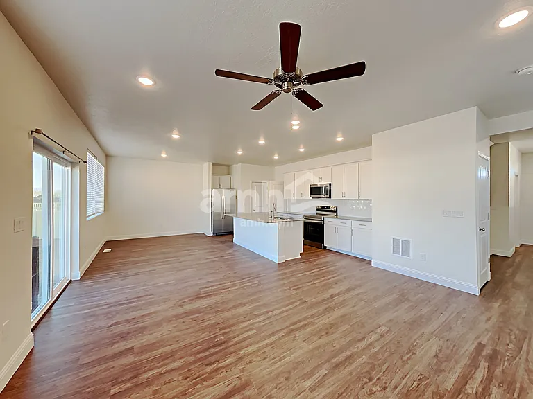 1436 E Allen Ln — Photo 6
